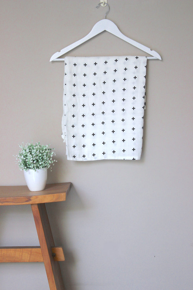 Joyku-bamboo-swaddle-cross- pattern