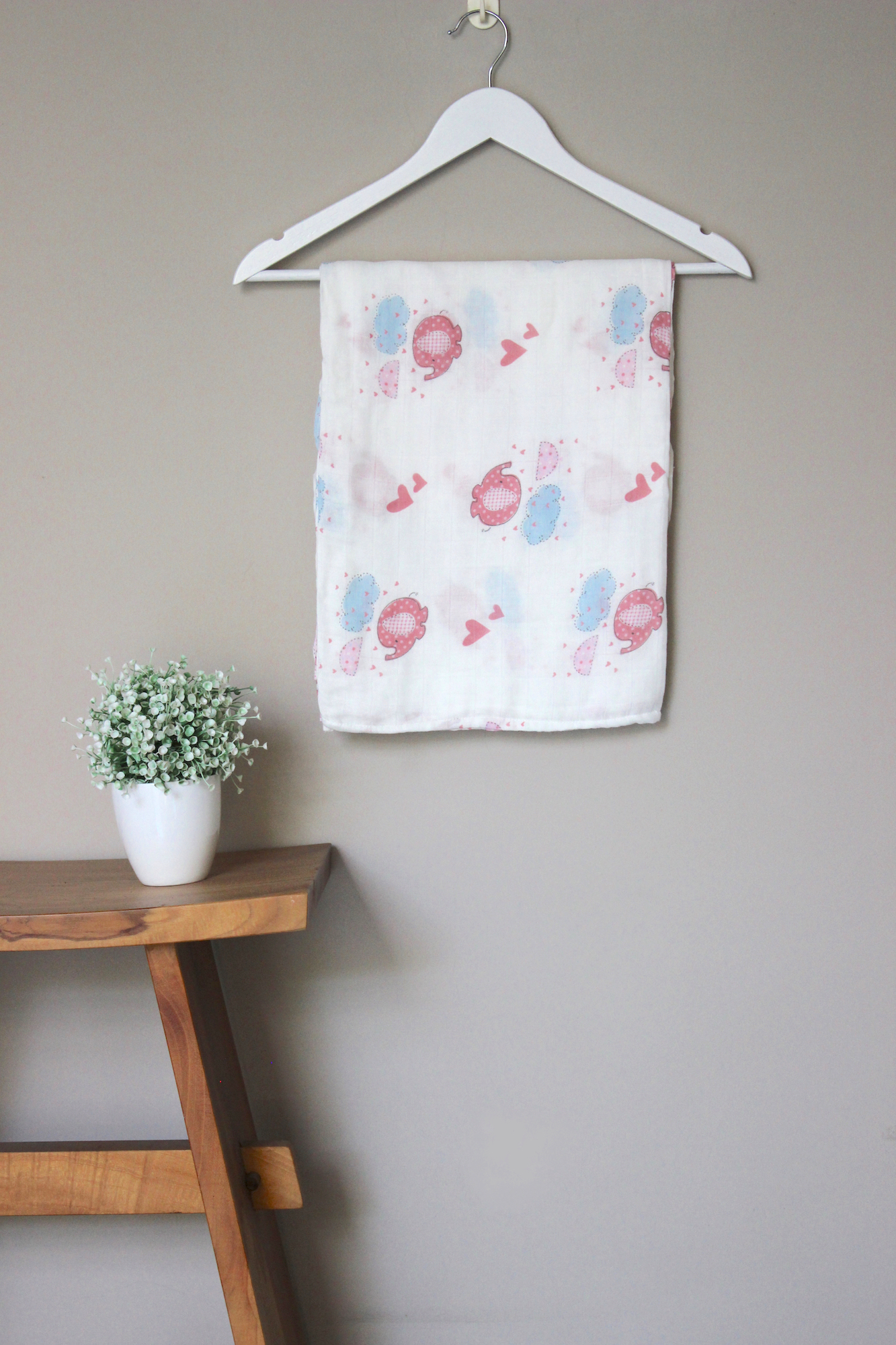 Joyku-bamboo-swaddle-pink-elephant- pattern